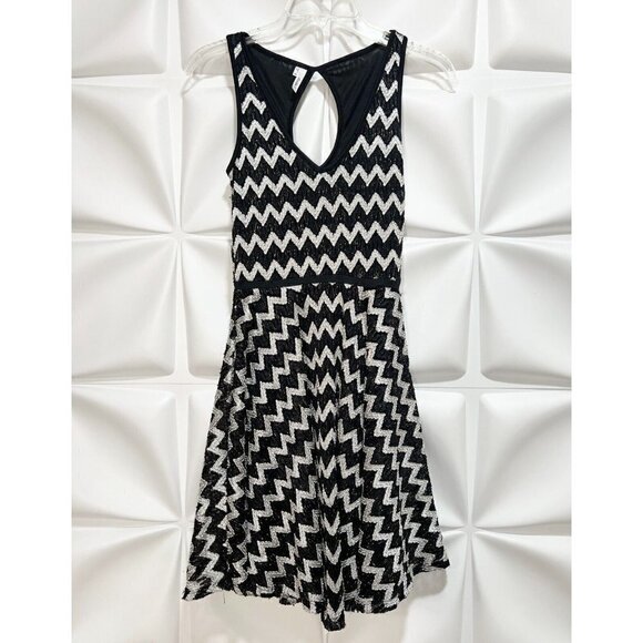 Studio Y Sz XS Black White Chevron Herringbone Lace Fit and Flare Dress Metallic - Picture 4 of 15